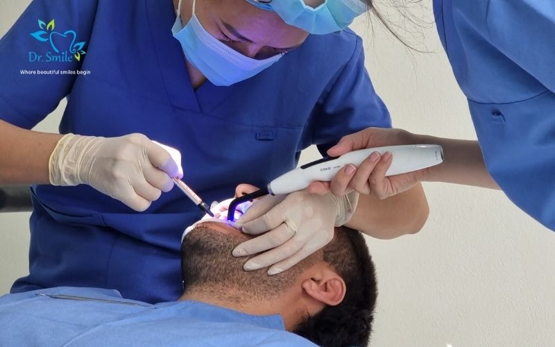 The teeth whitening process at Dr.Smile