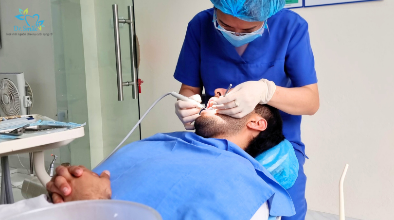 What information can patient reviews tell international visitors?